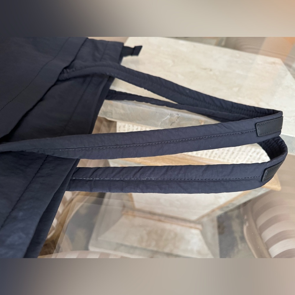 lululemon athletica On My Level Tote Large - Picture 5 of 17